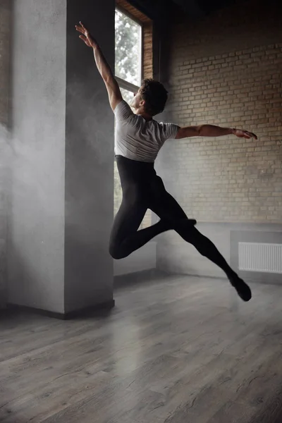Danseuse Ballet Athlétique Avec Corps Parfait Sur Fond Studio Cours — Photo