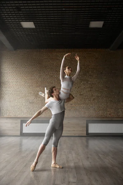 Artistes Gracieux Mouvement Danse Danseurs Ballet Exécutant Une Belle Action — Photo