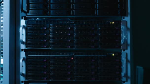 Rack Server Con Hardware Supercomputer Lame Archiviazione Grande Data Center — Video Stock