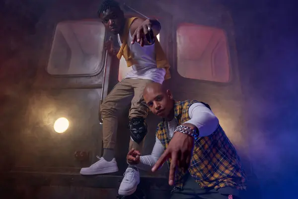 Genç Rapçiler Sisli Metro Metrosunda Video Çekiyorlar Müzik Hip Hop — Stok fotoğraf