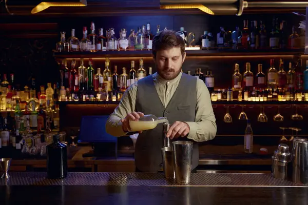 Confident Bartender Male Pouting Liquor Make Cocktail Standing Counter Desk — Stock Photo, Image