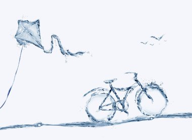 Mavi sudan yapılmış bir uçurtma Su bisikleti ve su kuşlarıyla uçuyor.