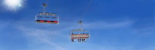 Ski Lift Μπλε Ουρανό Τον Ήλιο Πανοραμική Θέα — Φωτογραφία Αρχείου