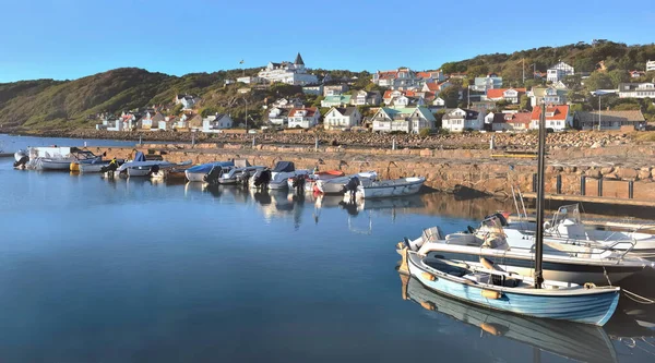 Boote Vor Anker Hafen Der Kleinen Schwedischen Küstenstadt Molle — Stockfoto