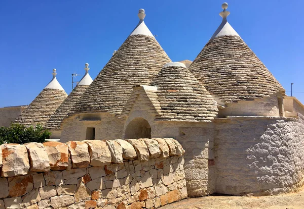 Tradycyjny Dom Trulli Kamieniu Stożkowym Dachem Południowych Włoszech Puglia — Zdjęcie stockowe