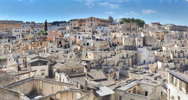 İtalya 'nın Basilicata kentindeki eski Matera kentinin manzarası 