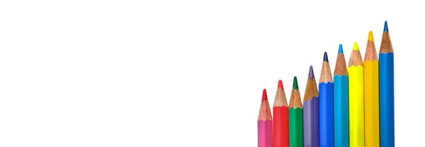 Beyaz Arkaplanda Küçükten Büyüğe Sıralanmış Renkli Kalem Grupları — Stok fotoğraf