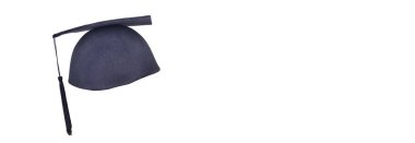 öğrenci şapkası kopyalama alanı olan beyaz arkaplanda izole edildi