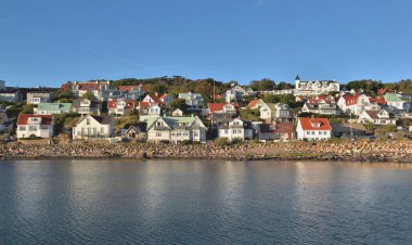  Molle 'nin İsveç' te deniz kenarında inşa ettiği bir sahil köyü manzarası 