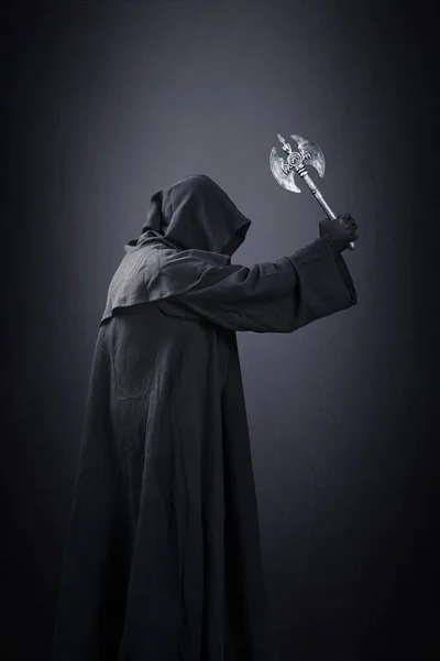 Figure Hooded Cloak Axe Dark Misty Background — Stock Photo, Image