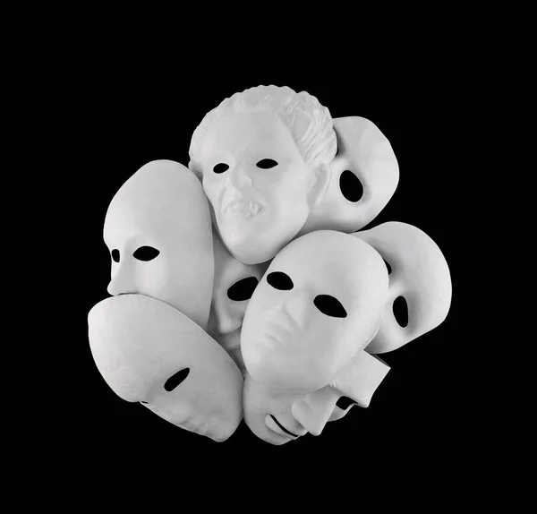 Ομάδα Από Άσπρες Ανατριχιαστικές Μάσκες Που Απομονώνονται Μαύρο Φόντο Μονοπάτι — Φωτογραφία Αρχείου