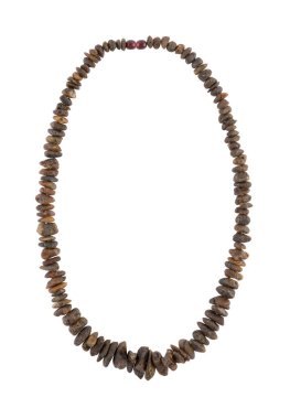 Kehribar kolye kırpma yolu ile beyaz arkaplanda izole