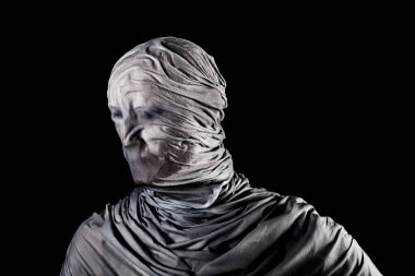 Siyah arkaplanda kırpma yolu ile izole edilmiş korkunç bir hayaletin portresi