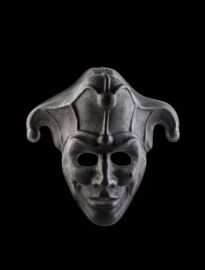 Kara Ortaçağ palyaço maskesi kesme yolu ile siyah arka planda izole