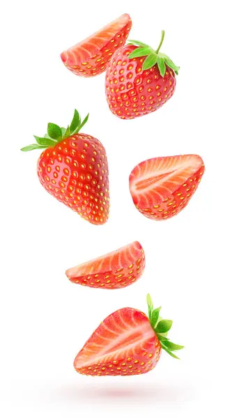 Schneiden Sie Erdbeeren Schweben Isoliert Auf Weißem Hintergrund Stockfoto