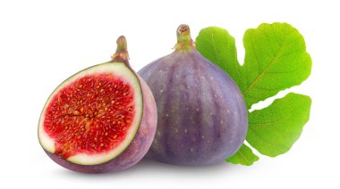 Beyaz arkaplanda yaprak ile taze incir kes