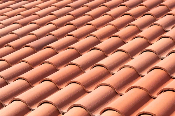 オレンジ色のタイルの屋根の閉鎖 Adobeのスタイル — ストック写真