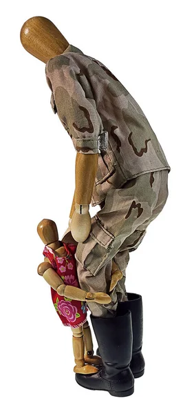 Маленький Ребенок Обнимает Солдата Армии — стоковое фото