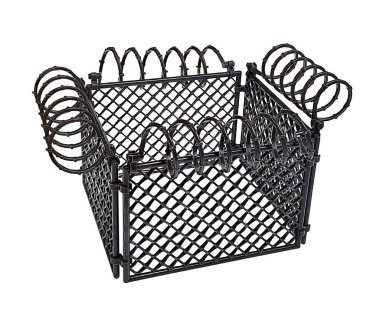 Cezaevi bahçesi dikenli tellerle çevrili.