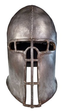 Şövalyeler tarafından korunan gümüş bir metal miğfer.