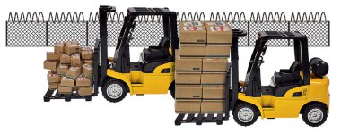 Büyük nesneleri taşımak için sarı bir forklift. Güvenli bir avludaki kargo kutuları gibi. 