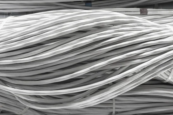 Λεπτομέρεια Μεγάλου Αριθμού Καλωδίων Ethernet Δεμένα Μεταξύ Τους Συνδέοντας Σχάρες — Φωτογραφία Αρχείου