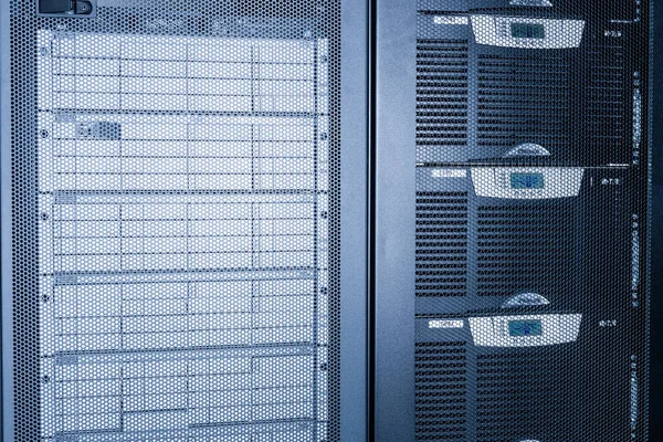 Serverschränke Mit Festplatten Zur Datenspeicherung — Stockfoto