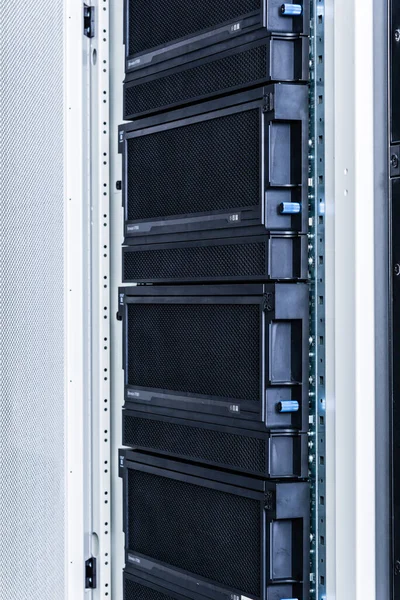 Datacenter Met Een Rij Serverracks — Stockfoto