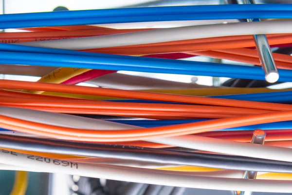 服务器机房配备光纤电缆的细节 — 图库照片