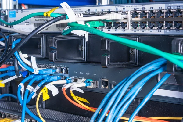 Detalle Sala Servidores Con Cables Conexión —  Fotos de Stock