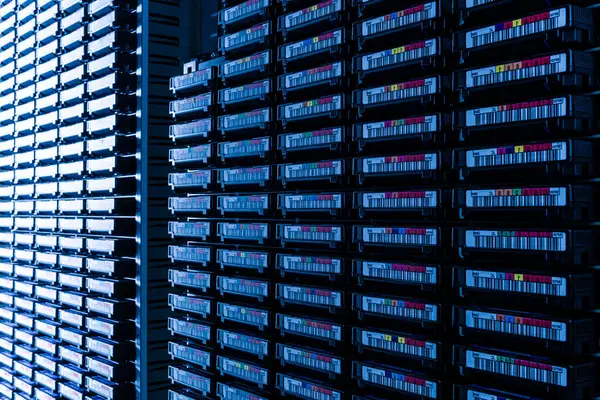 Data Cloud Tapes Datacenter Racks Rechtenvrije Stockfoto's