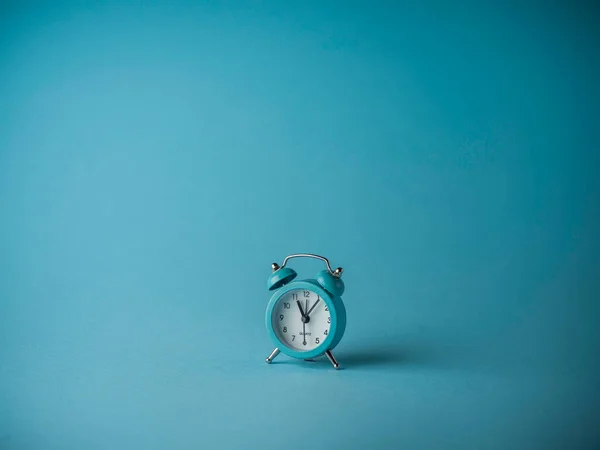 Alarm Clock Blue Solid Colour Background — Stok fotoğraf