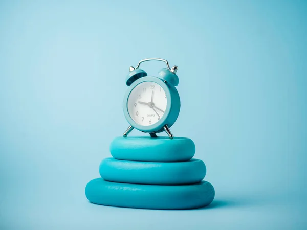 Alarm Clock Blue Background —  Fotos de Stock