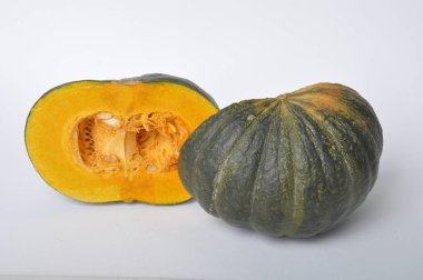 Beyaz arkaplanda Yeşil Balkabağı