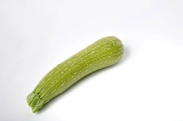 Zucchini Auf Weißem Hintergrund — Stockfoto