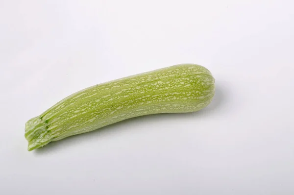 Zucchine Fondo Bianco — Foto Stock