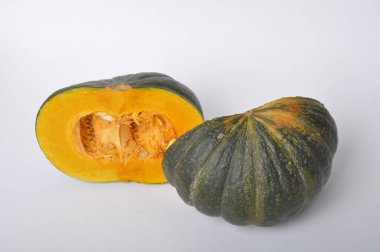 Beyaz arkaplanda Yeşil Balkabağı