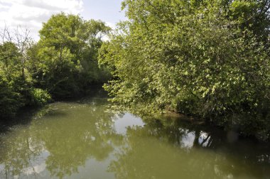 Charente Denizcilik 'teki Jonzac şehrinde Seugne nehri.