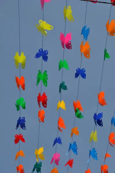 Guirlande Papillons Dans Décoration Urbaine Photos De Stock Libres De Droits