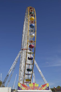 Lunaparkta dönme dolap