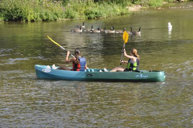 Moret-Loing-et-Orvalve, nehirde kano gezisi.