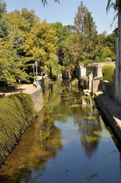 Bayeux 'daki Aure Nehri
