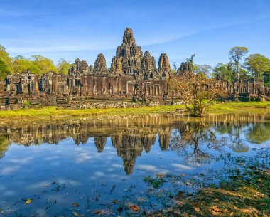 Angkor Thom 'da gün içinde Buda' nın taş yüzlü Bayon Tapınağı, Siem Reap, Kamboçya