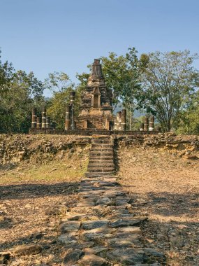 Wat Phra Bat Noi tarihsel tapınağı gündüz Sukhothai, Tayland