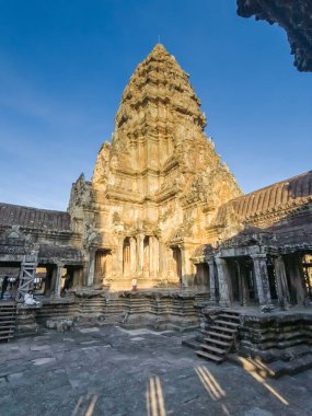Angkor Wat Tapınağı 'nın yıkıntısı. Gündüzleri Angkor, Kamboçya