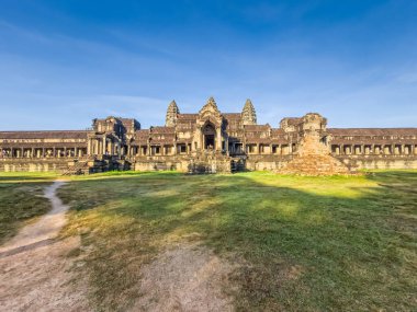 Angkor Wat Tapınağı 'nın yıkıntısı. Gündüzleri Angkor, Kamboçya