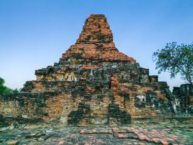 Gündüzleri Sukhothai, Tayland 'daki Wat Phra Phai Luang tapınağının kalıntıları.