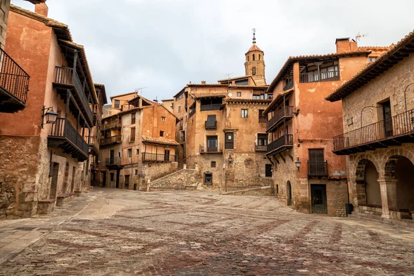 Традиционная Средневековая Архитектура Главной Площади Албаррацина Теруэль Испания — стоковое фото