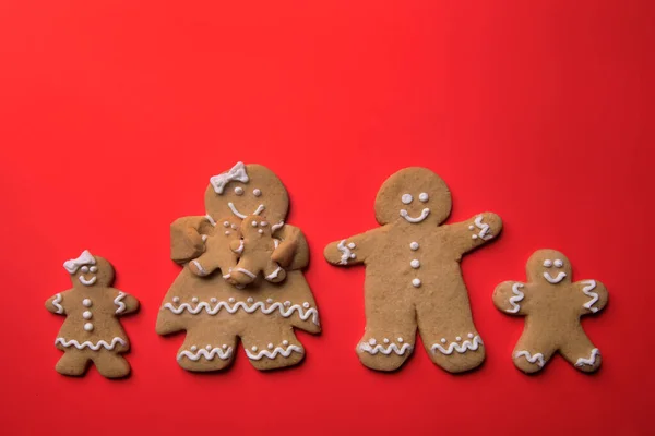 Famille Gingerbread Sur Fond Fête Noël Photo De Stock