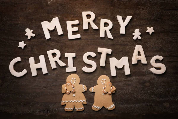 クッキーの手紙とジンジャーブレッドの男性とメリークリスマスの背景 ロイヤリティフリーのストック画像
